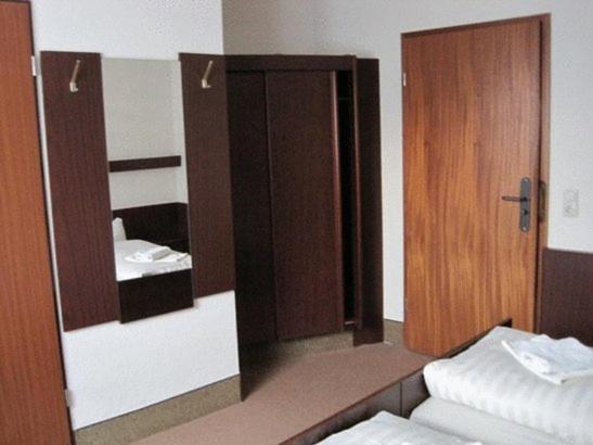 Einfelder Hof Garni Hotel Neumünster Kamer foto