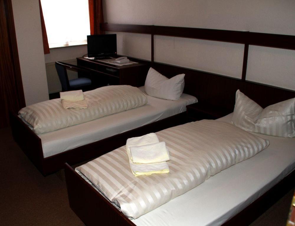 Einfelder Hof Garni Hotel Neumünster Kamer foto