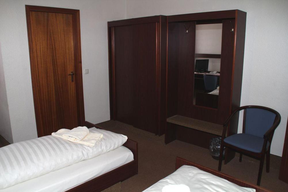 Einfelder Hof Garni Hotel Neumünster Kamer foto